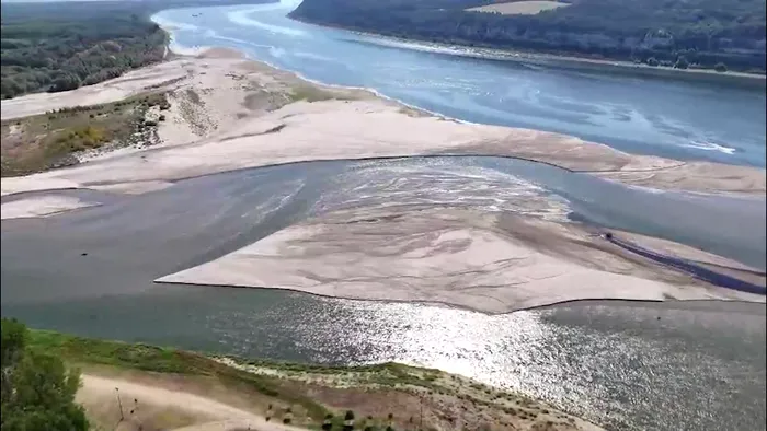 Imagini dezolante la Gura Oltului. Plaja a dispărut în zona unde Oltul se varsă în Dunăre