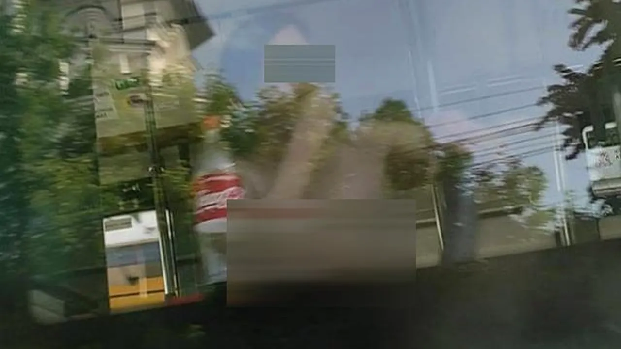 Scene inedite la Suceava. O femeie pe jumătate goală a circulat cu un autobuz TPL (FOTO & VIDEO)