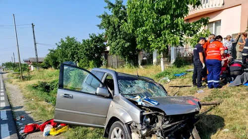 FOTO | Grav accident rutier într-o localitate din Vâlcea, soldat cu patru răniți. Una dintre victime a rămas încarcerată
