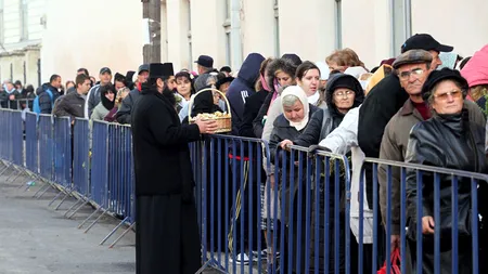 O femeie din Iași a murit în timp ce stătea la coadă la slujba de Sfânta Parascheva
