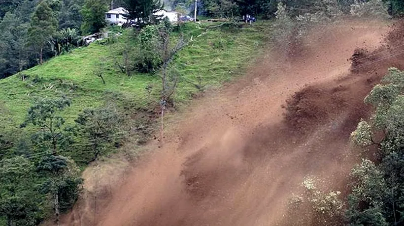 Trei case din Mureș au fost distruse de alunecări de teren