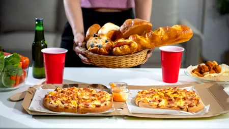 „Mukbang” sau cum să mănânci până mori - ia amploare în mediul online. Fascinația pentru trendul care face victime