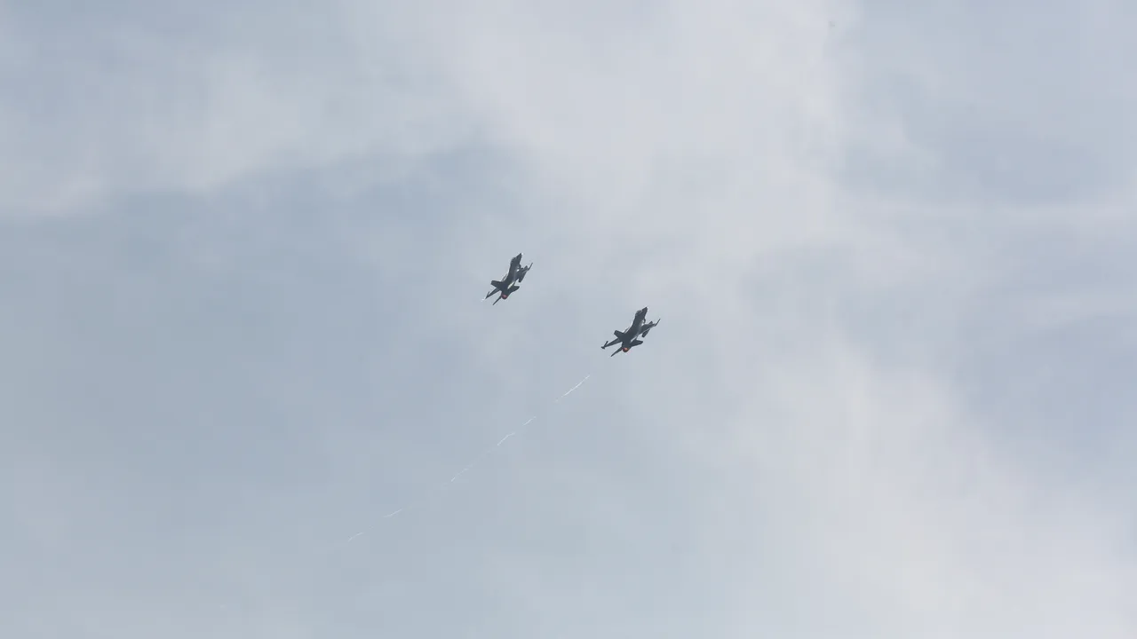 Alte trei avioane de luptă F-16 Fighting Falcon, din contractul de peste 600 de milioane de euro, au ajuns în România. GALERIE FOTO