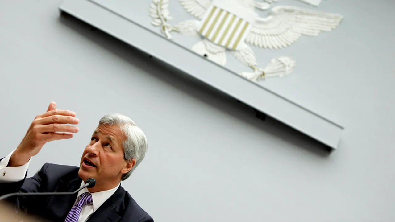 Șeful JPMorgan, criticat într-un raport intern privind cazul 