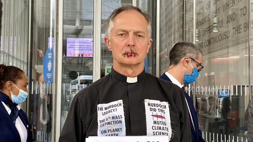 Motivul pentru care un preot britanic și-a cusut buzele. Totul a fost filmat (VIDEO)