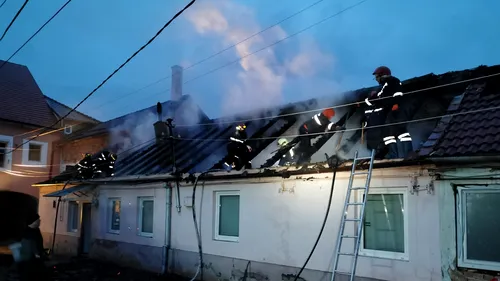 Incendiu la o locuință din Sibiu. Trei persoane au primit îngrijiri medicale