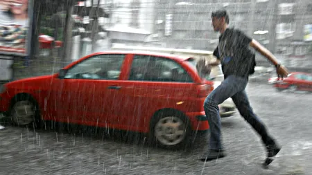Circulație îngreunată și tamponări în București, din cauza ploii 