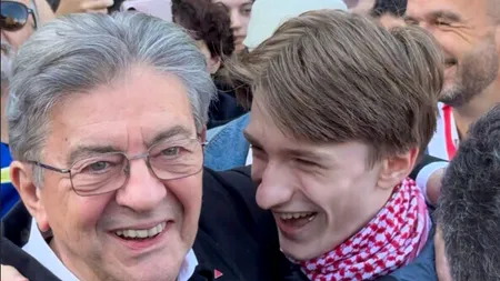 Cine este Elwan Benoît, elevul de 17 ani devenit unul dintre simbolurile protestelor din Franța