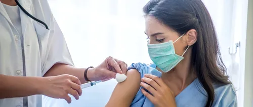 Vaccinarea de la centrul drive thru din Piața Constituției a fost oprită mai devreme din cauza unei pene de curent