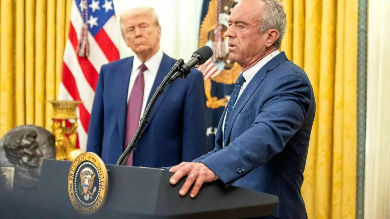 Propunerea lui Robert Kennedy Jr., șeful Sănătății din SUA, de a lăsa gripa AVIARĂ să se răspândească ar putea declanșa o nouă pandemie mortală