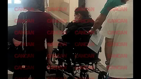 FOTO: Alertă în familia fostului președinte Traian Băsescu! Elena, fotografiată în scaun cu rotile la SPITAL. Ce s-a întâmplat