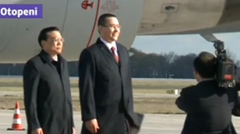 Prim-ministrul chinez a ajuns la București, Ponta l-a așteptat la aeroport