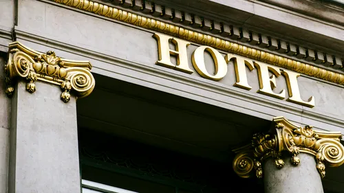 TENDINȚE. Piața hotelieră post-COVID-19 nu moare, dar se transformă: Camerele neocupate vor putea fi închiriate în regim de spații de lucru