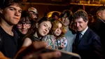 Cum se laudă Nicușor Dan cu tinerii care l-au oprit la Cluj să facă poze cu el: „Energia acestui oraș și entuziasmul tinerilor sunt extraordinare”