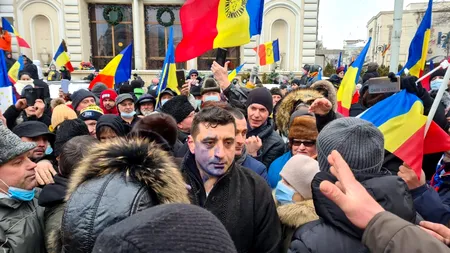 UPDATE: George Simion, atacat cu cerneală la Iași, în timpul manifestațiilor de Ziua Unirii. A fost deschis dosar penal | VIDEO