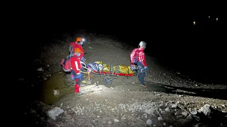 VIDEO | Un bărbat a fost găsit după două luni de la dispariție, lângă o mănăstire din Argeș. Salvamontiștii au fost chemați în ajutor
