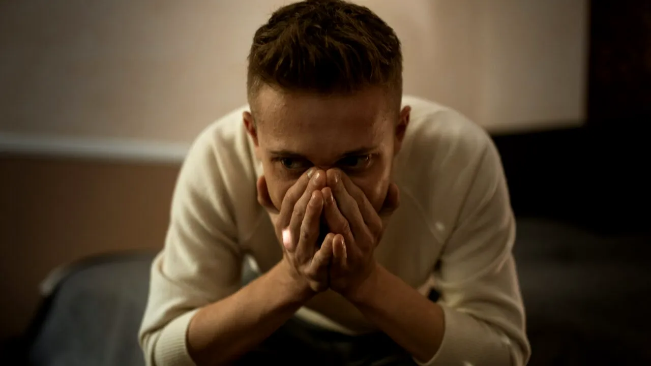 Șocant! Un tânăr de 29 de ani din Mureş ar fi fost violat de doi bărbaţi cu care a stat la bar