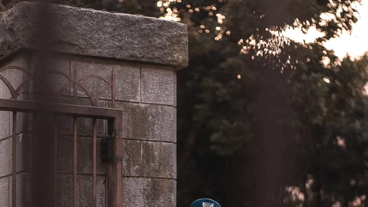 ATAC. Un bărbat a fost arestat după ce a scuipat un agent de pază. „A scuipa pe cineva în actuala criză ar putea însemna o condamnare la moarte”