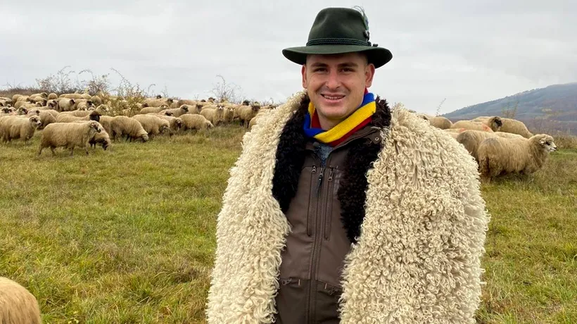 Povestea lui Ștefan Stănuș, ciobanul modern care este student la două facultăți:  „De la noi vine schimbarea!” - FOTO