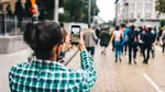 Iei amendă dacă faci poze sau filmezi o persoană pe stradă fără acordul ei, în 2026? Ce spune legea din România, de fapt