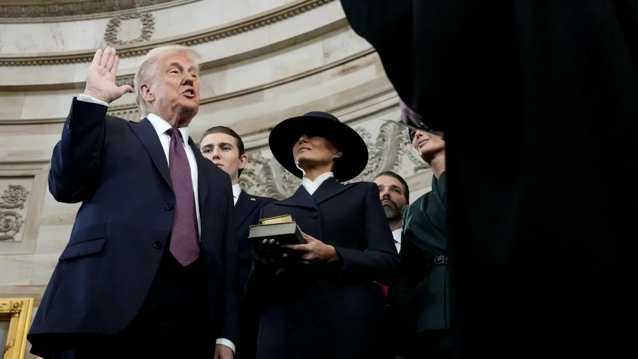 Ce ținută a ales Melania Trump pentru Ziua Învestirii. POVESTEA pălăriei care a atras toate privirile