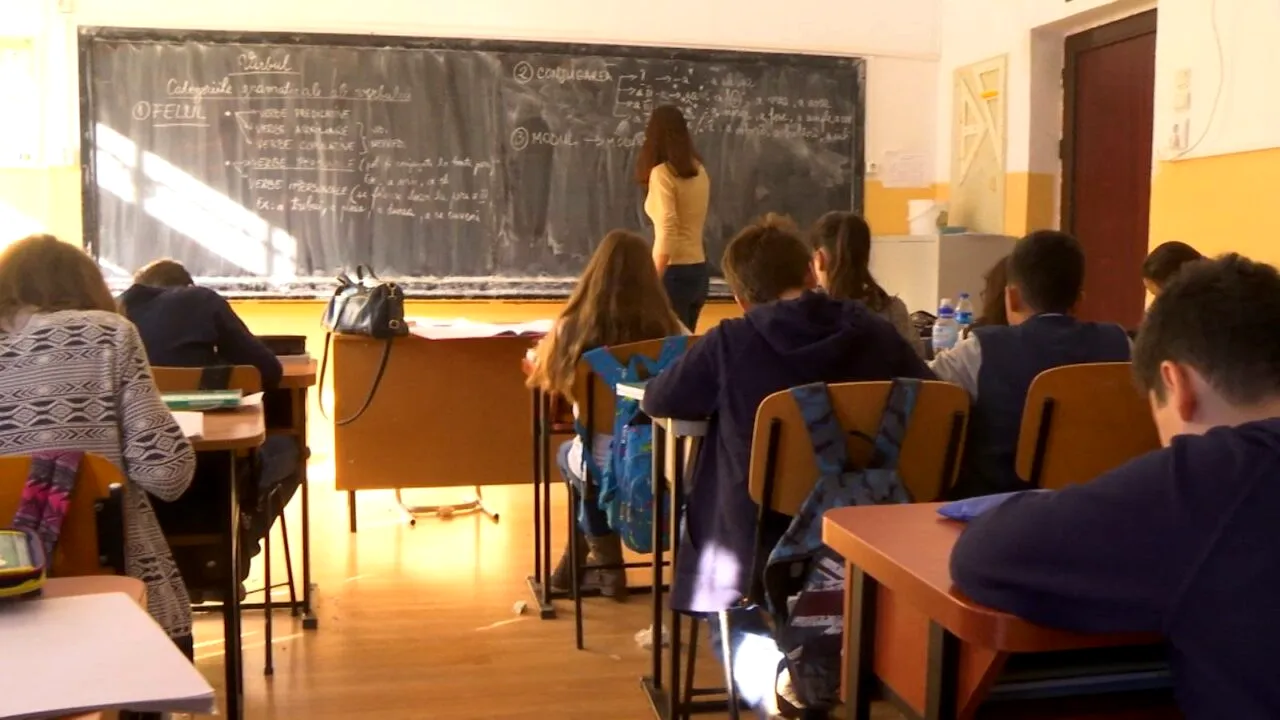 Elev de clasa a XII-a, reținut pentru trafic de droguri, a fost ELIBERAT din arest ca să dea corigența la Matematică