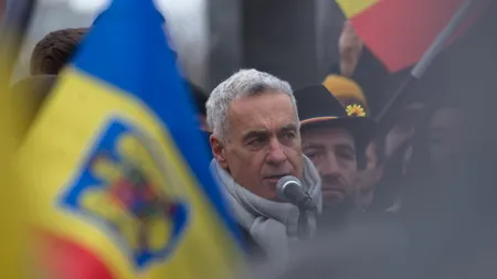 Călin Georgescu a depus o coroană de flori la Monumentul Ostaşului Necunoscut din Parcul Carol: „Cerem adevărul până la capăt”