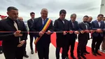 Moment amuzant la inaugurarea unui centru de tineret din Teiuș. Șase oficiali, dar numai cinci foarfeci. Al șaselea a inaugurat panglica cu degetele