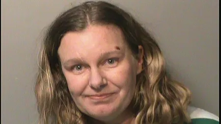 O femeie a fost condamnată la 25 de ani de închisoare pentru că a lovit intenționat cu mașina doi copii, despre care credea că sunt membru ISIS, respectiv mexicancă