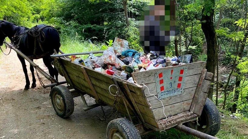 Ce a pățit un căruțaș, după ce a fost prins de jandarmi că aruncă gunoiul în pădure. Un alt bărbat a fost surprins aruncând deșeuri din construcții pe malul unui râu (FOTO)