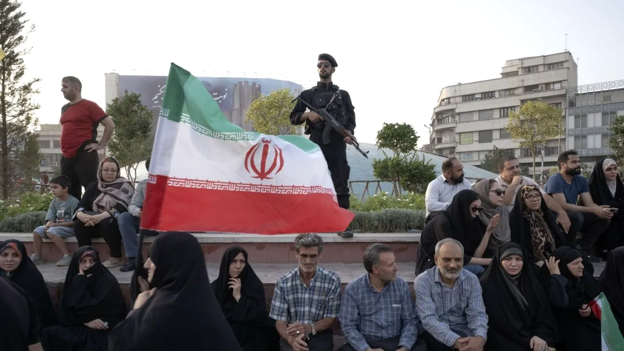 Arestări în masă, execuții și desfășurări de trupe în Iran. Autoritățile vor să prevină orice posibile TULBURĂRI interne