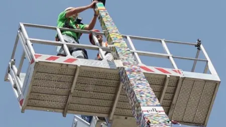 Copiii italieni au construit cel mai înalt turn Lego din lume