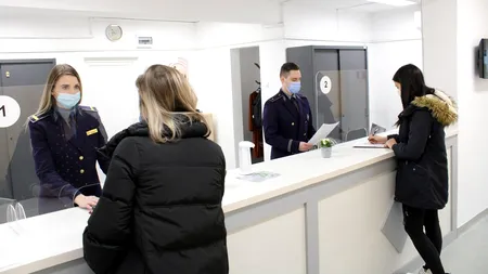 Românii au luat cu asalt serviciile de pașapoarte. Se tem că va fi război