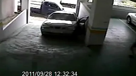 O femeie face trei accidente de mașină în trei minute. FOTO și VIDEO