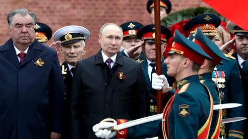 Macron: Putin a avut o poziție războinică la „Ziua Victoriei”. Nu va exista pace prin umilirea Rusiei sau a Ucrainei