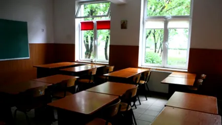 Tavanul unei școli din Vaslui, construite în noiembrie, unde cursurile se desfășurau ilegal, s-a prăbușit