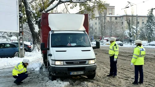 Aproape 500 de sancțiuni aplicate de la începutul lunii decembrie pentru lipsa anvelopelor de iarnă