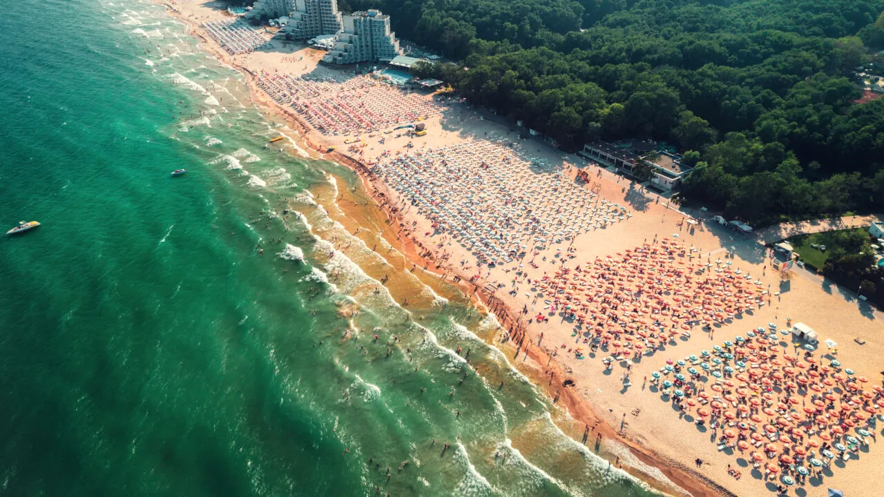 Surprize neplăcute pentru mai mulți turiști români, în Bulgaria și Grecia. Ce au pățit când au ajuns la plajă