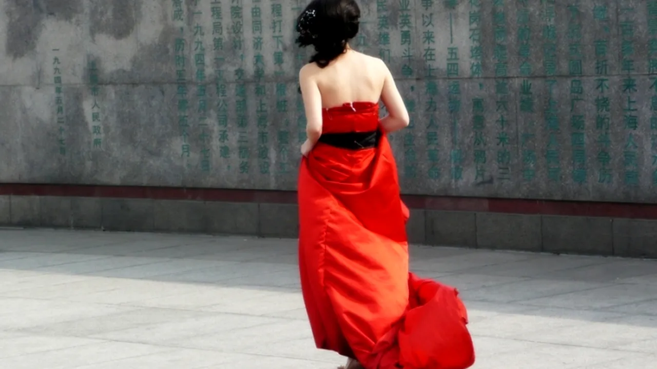 Femeile sunt mai atrăgătoare dacă se îmbracă în roșu la prima întâlnire