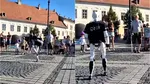 Un robot umanoid, botezat Vasile, a fost filmat în timp ce dansează și se plimbă în Sibiu: „Aș vrea și eu unul acasă, să-mi facă mâncare și curat”