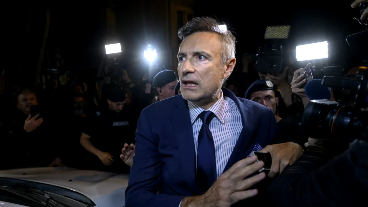 SURSE | Florian Coldea, văzut pe străzile din Albania la câteva zile după ce șefa serviciului secret albanez, fosta sa colegă „de birou”, a fost suspendată din funcție și arestată la domiciliu
