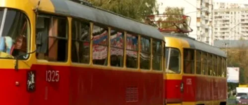 Un tramvai a luat-o la vale fără manipulant, în Rusia, deplasându-se 500 de metri și izbind un pod