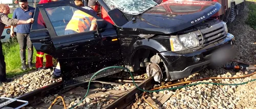 Accident grav în județul Suceava: Un șofer a ajuns în stare gravă la spital după ce mașina în care se afla a fost lovită de tren