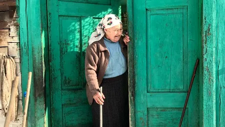 IMAGINILE zilei. Intervenție în SATUL unde trăiesc doar ȘAPTE BĂTRÂNI cu vârste de aproape 80 de ani