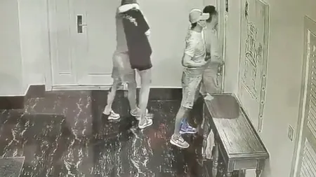Un cuplu chinez a fost asasinat într-o cameră de hotel din Cambodgia. Atacul a fost surprins de camerele de supraveghere