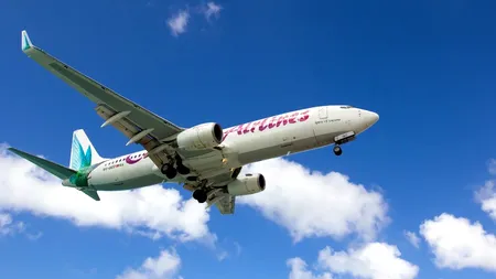 Naștere la bordul unui avion spre New York. Dialog viral între pilot și turnul de control