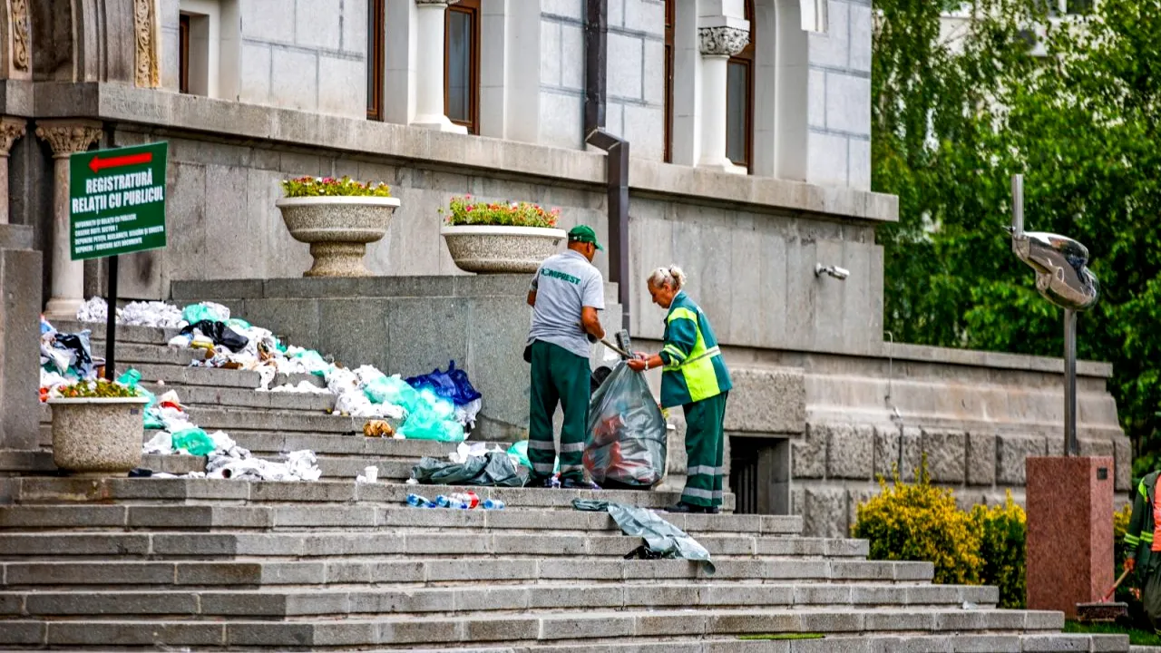 Ana Birchall: Clotilde Armand se laudă, manipulativ, că a redus tarifele, dar de fapt a scăzut doar frecvența curățeniei în Sectorul 1, sufocat de gunoaie și șobolani