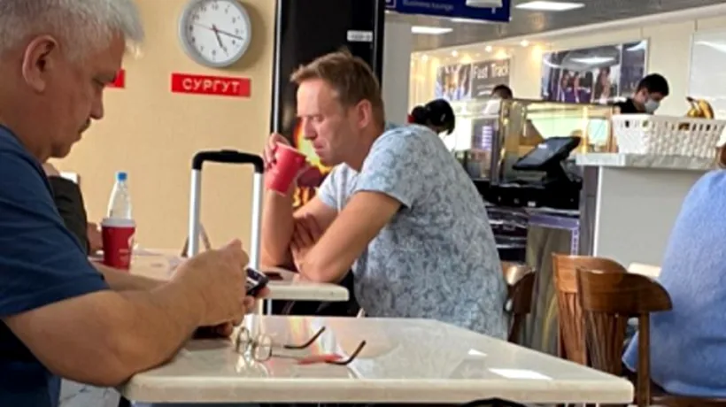Primele imagini cu „ceaiul otrăvit” pe care l-ar fi servit în aeroport opozantul lui Vladimir Putin, Aleksei Navalnîi/ Ce mesaj i-a transmis liderul de la Kremlin