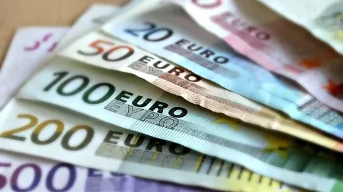 O israeliancă a ars aproape 3.000 de euro de teama COVID-19: „Mă simt foarte vinovată pentru că nu sunt banii mei”. Reacția băncii