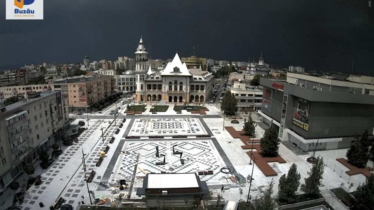 Cerul Buzăului s-a ÎNTUNECAT, ca într-o scenă apocaliptică, înainte de o furtună